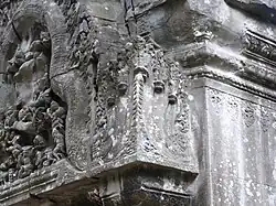 The fine carvings on the pediments.