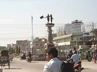 نمایی از میدان «موکتی چوک» در شهر بیرتامود