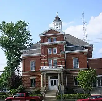 The old Boone County courthouse in برلینگتن، کنتاکی