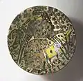 ظرف تزئیننی. کشف شده در نیشابور مربوط به سده ۱۰ میلادی در موزه هنر شهرستان لس آنجلس