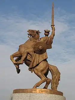 مجسمه سواره‌نظام سواتوپلوک یکم در حیاط افتخار