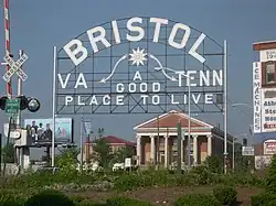 A sign welcomes visitors to the twin cities of Bristol, Virginia, and بریستول، تنسی.