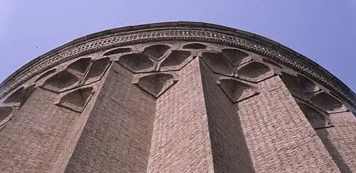 آجرکاری قسمت بالایی