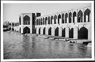 عکس پل خواجو در سال ۱۹۳۳ توسط آنه ماری شوارتسنباخ