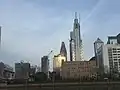 پس از اجرا و قبل از افتتاح،  که از یک قایق در رودخانه اسکوکل مشاهده شده‌است، آوریل ۲۰۱۸