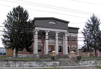 Campbell County Courthouse in Jacksboro