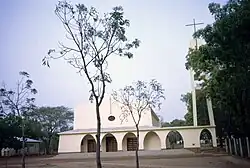 کلیسای جامع در بالا