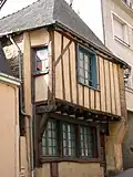 Medieval half-timbered house in شاتو-گونتیه