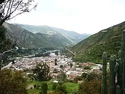 چالئوانکا در کنار رودخانه چالئوانکا قرار گرفته است.