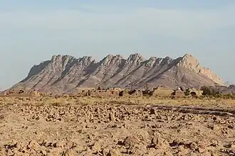 نگاره‌ای از روستای چم و چشم‌انداز آن