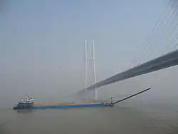 Jingyue Yangtze River Bridge connects Jianli County to یویونگ in هونان province