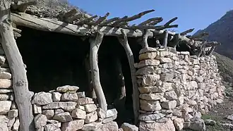 خانه‌های سنگی قدیمی مربوط به عشایر چرام