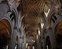 از قدیمی‌ترین بناهای آکسفورد دانشکده الهیات Christ Church Cathedral است که در سال ۱۱۶۰ تا ۱۲۰۰ میلادی ساخته شد.