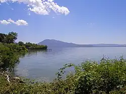 Clear Lake، the dominant geographic feature in Lake County