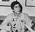 مصاحبه رضا پهلوی با خبرنگاران پس از پرواز، محوطه دانشکده آموزش عالی هواپیمایی کشور، فرودگاه مهرآباد
