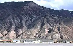 Houses in Dotsero along the south side of Interstate 70، along the Eagle River