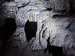 نمایی از غار درونه