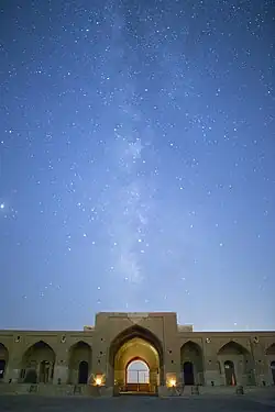پیش طاق کاروانسرای ساسانی دیر گچین
