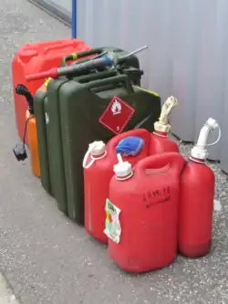 ژریکن‌های HDPE در برابر نرم شدن و تورم ناشی از اجزای معطر (آروماتیک) سوخت مقاومت می‌کنند.