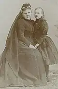 ملکه اما و دخترش ویلهلمینای هلند، ۱۸۹۰