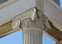سرستونهای ایونیک