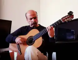 فرزاد دانشمند مدرس و نوازنده گیتار