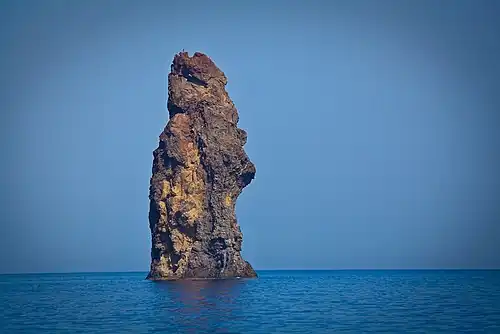 صخره «لا کانا» در نزدیکی ساحل فیلیکودی.