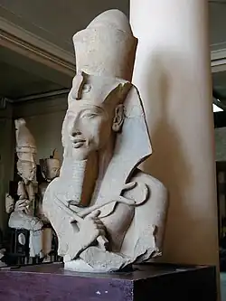 تندیس آخناتون به شیوه دوره عمارنه