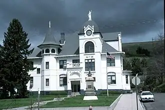 Garfied County Corthouse