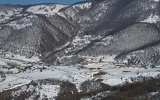 منظره زمستانی روستا.
