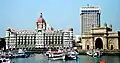 !The Gateway of India seen with the هتل کاخ تاج‌محل