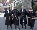 گرجی‌ها با چوخا در خیابانی در تفلیس