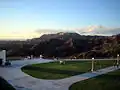 <!View of the نشان هالیوود on a clear day.>