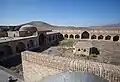 ایوان و طاق‌نماهای ورودی