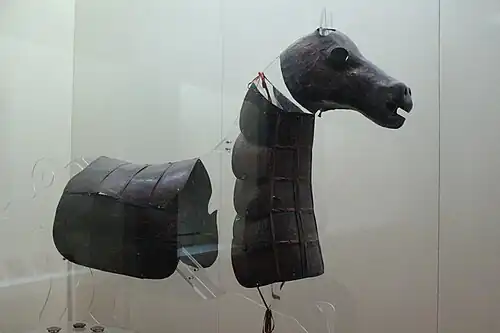زره چرمی اسب از آرامگاه مارکی یی از زنگ، سده پنجم پ.م.