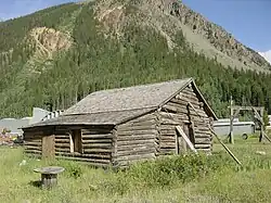 An old cabin at Howardsville