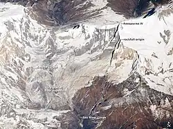 ریزش سنگ و بسته‌شدن موقتی رودخانه