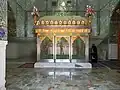 داخل آرامگاه