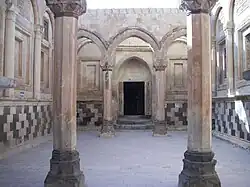 درون کاخ