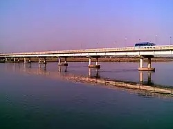 GT جاده در بالای رودخانه جهلم در پاکستاناست.