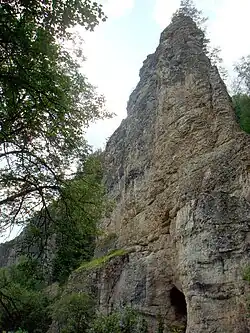 The Kalim-uskan Rock with the Salavat Yulayev Cave is a یادمان طبیعی located in Ishimbaysky District