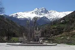 مجسمه یادبود گارگین نژده در کاپان