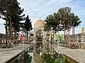 نمایی از معماری یک مدرسه علوم دینی در شهر کاشان که با الهام از مدرسه چهارباغ اصفهان ساخته شده است