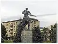 تندیسی از گیورگی ساآکادزه در شهر کاسپی