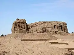 ویرانههای یک معبد خشتی