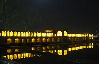 پل خواجو در شب