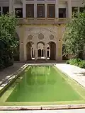درون یکی از حیاط‌ها