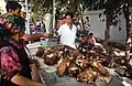 مردم ازبک در یک بازار در خیوه، ازبکستان