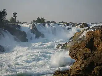 آبشار خونه
