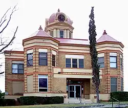 The Kinney County Courthouse was built in 1910 and is an example of Beaux Arts Classicism architecture. It was added to the ثبت ملی اماکن تاریخی in 2004.